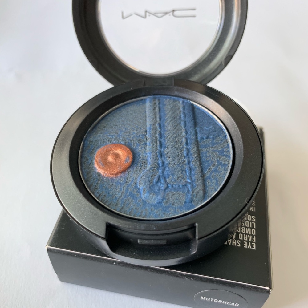 MAC Large Eyeshadow